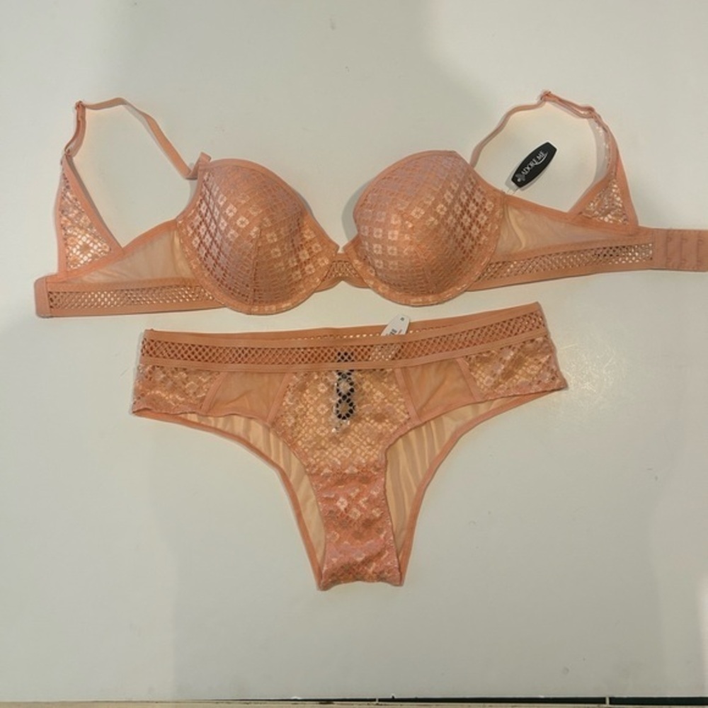 ADORE ME BRA & PANTY SET 32D CORAL PINK CHEEKY SHEER PANTY SIZE MEDIUM BRAND NEW